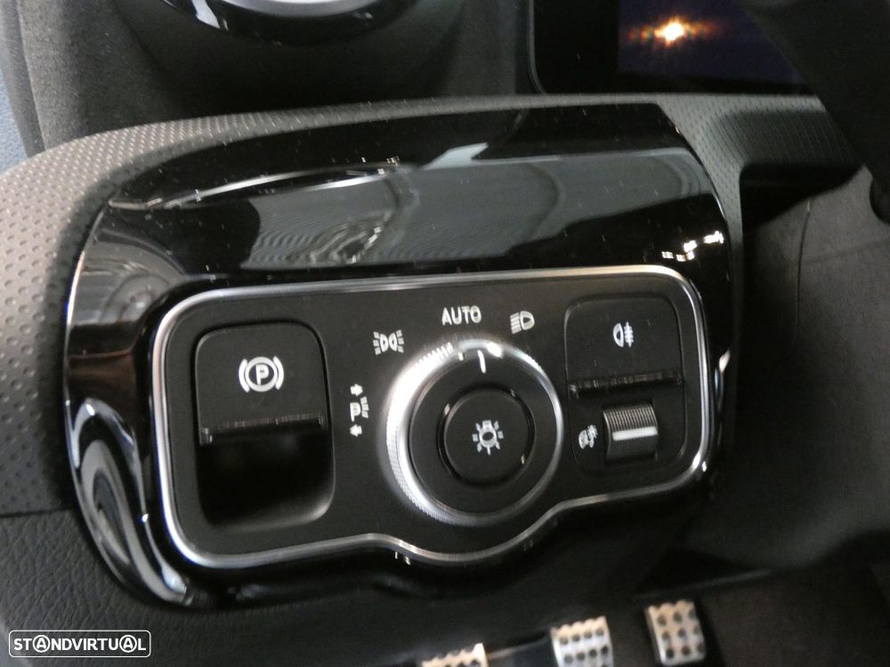 Mercedes-Benz A 180 d AMG Line - 27