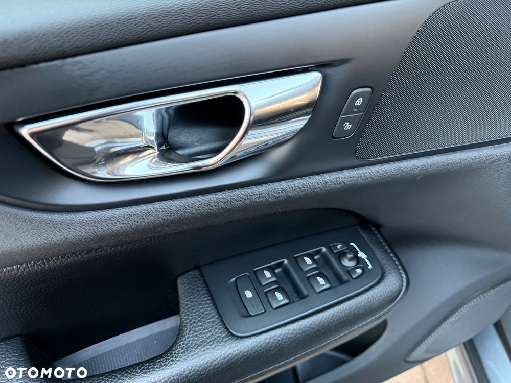 Volvo V60 D3 Momentum - 33