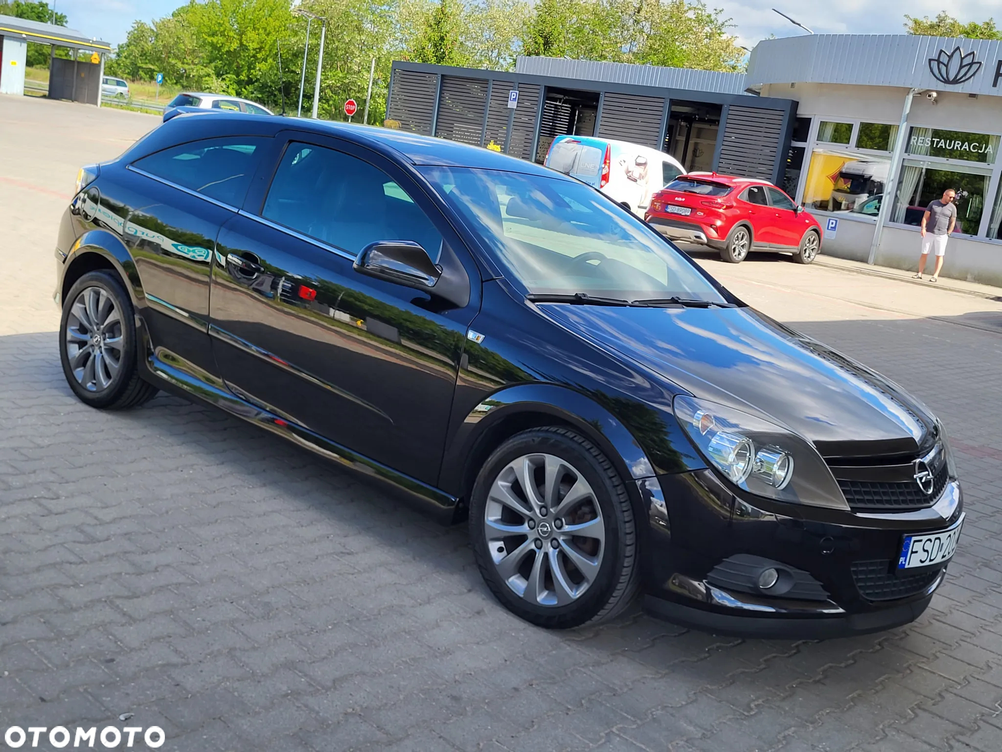 Opel Astra GTC 1.6 Cosmo - 5