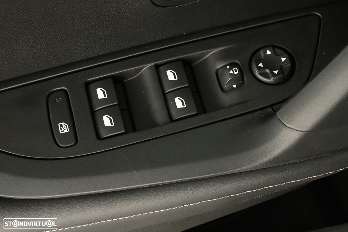 Peugeot 2008 1.2 PureTech Allure EAT8 - 21
