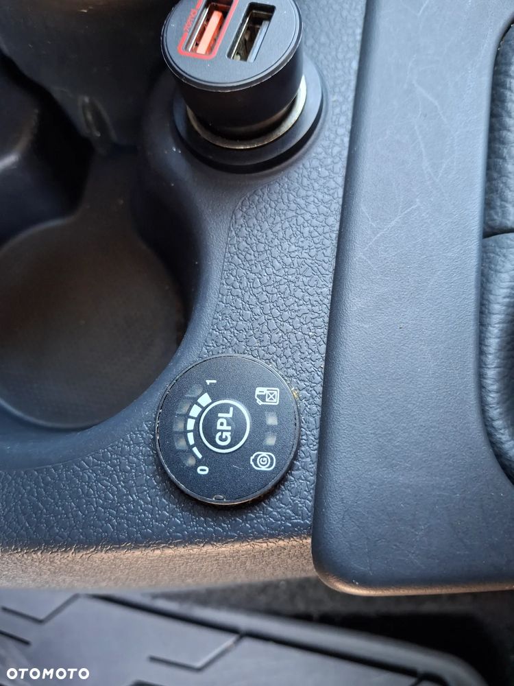 Dacia Lodgy 1.6 Laureate - 16