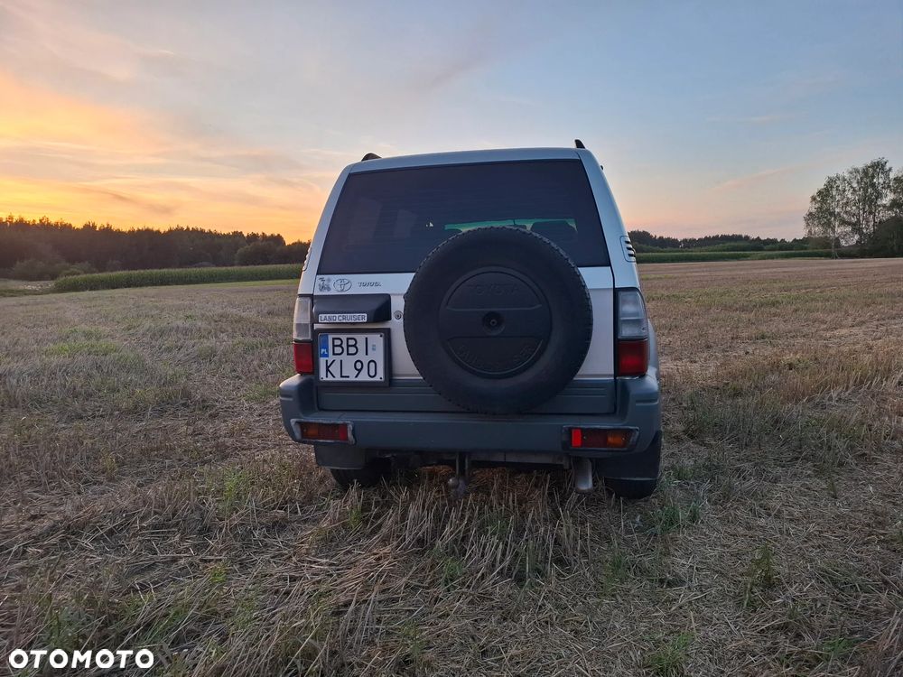Toyota Land Cruiser - 4