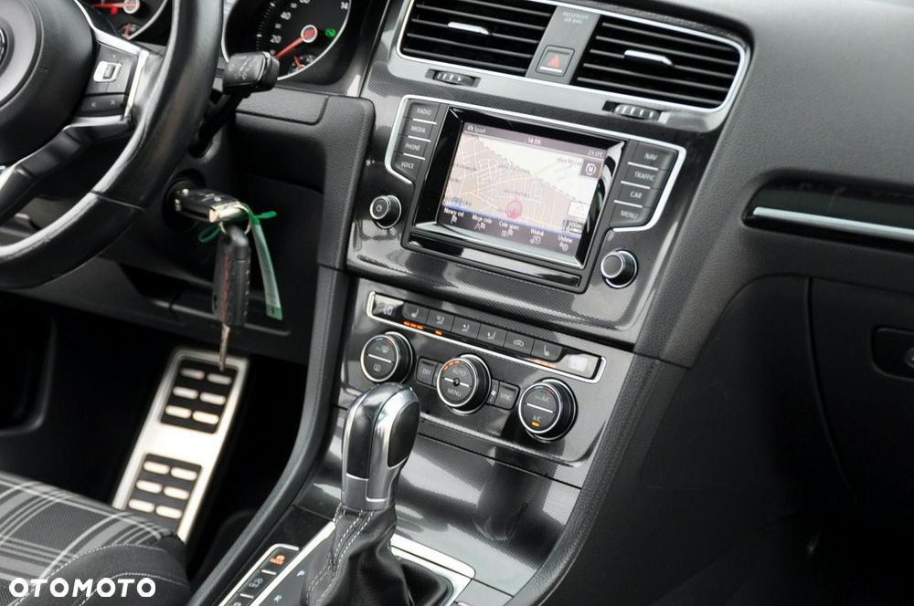 Volkswagen Golf - 26