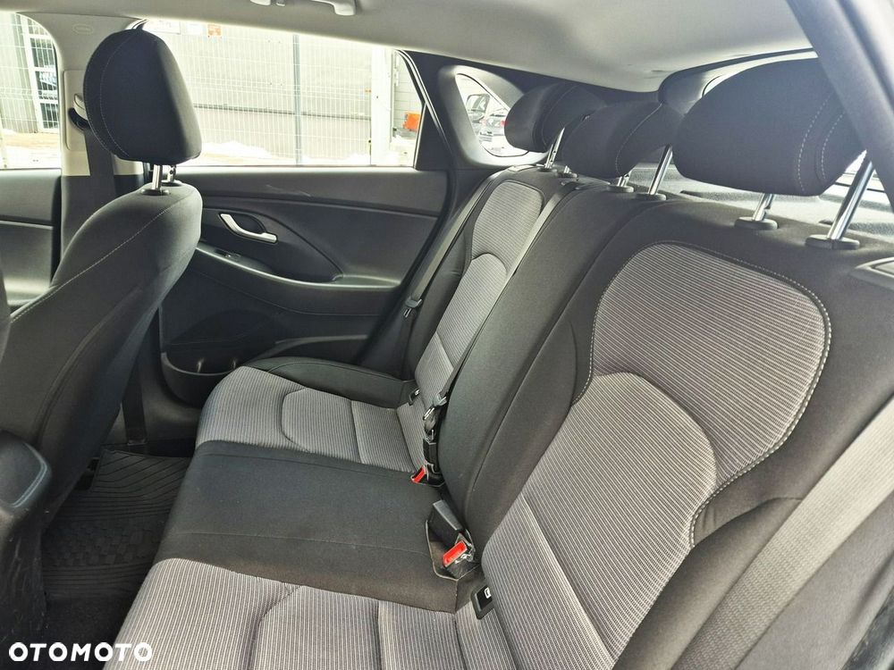 Hyundai i30 1.5 DPI Classic + - 16