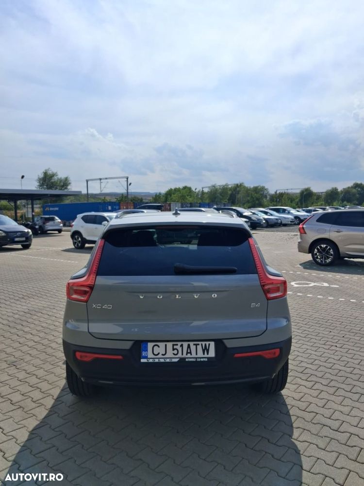 Volvo XC 40 B4 AT FWD MHEV Plus Dark - 9