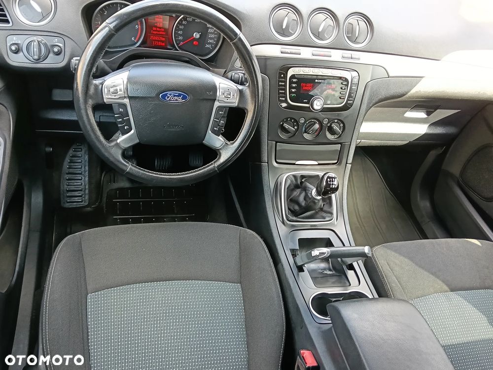 Ford Galaxy 2.0 TDCi Ambiente - 11