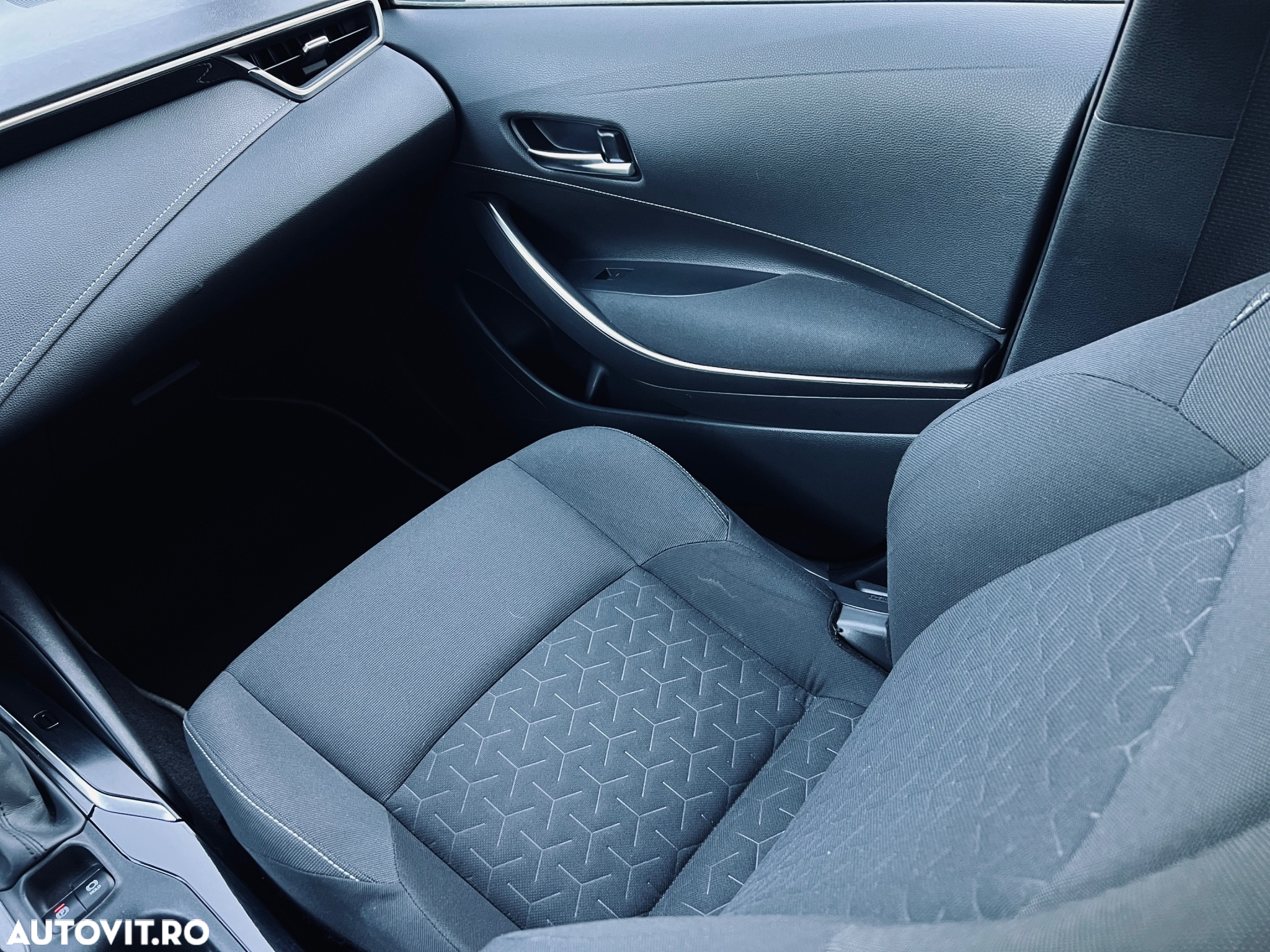 Toyota Corolla 1.8 Hybrid Business Edition - 17