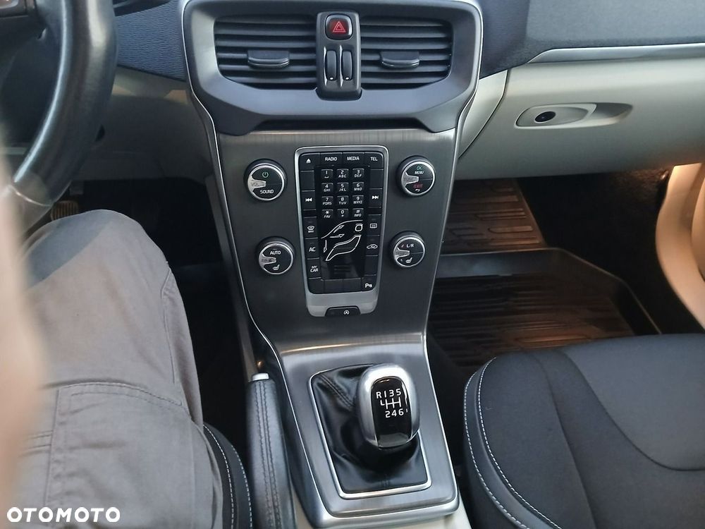 Volvo V40 - 24