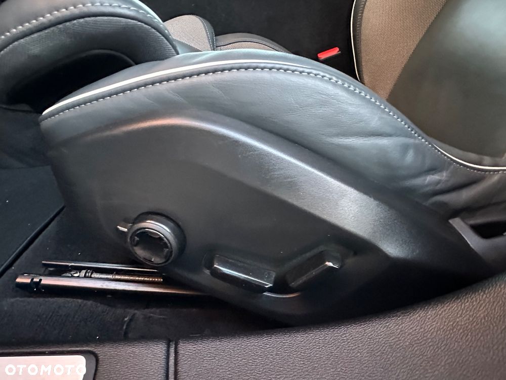 Volvo V60 T6 AWD Recharge Geartronic RDesign - 35