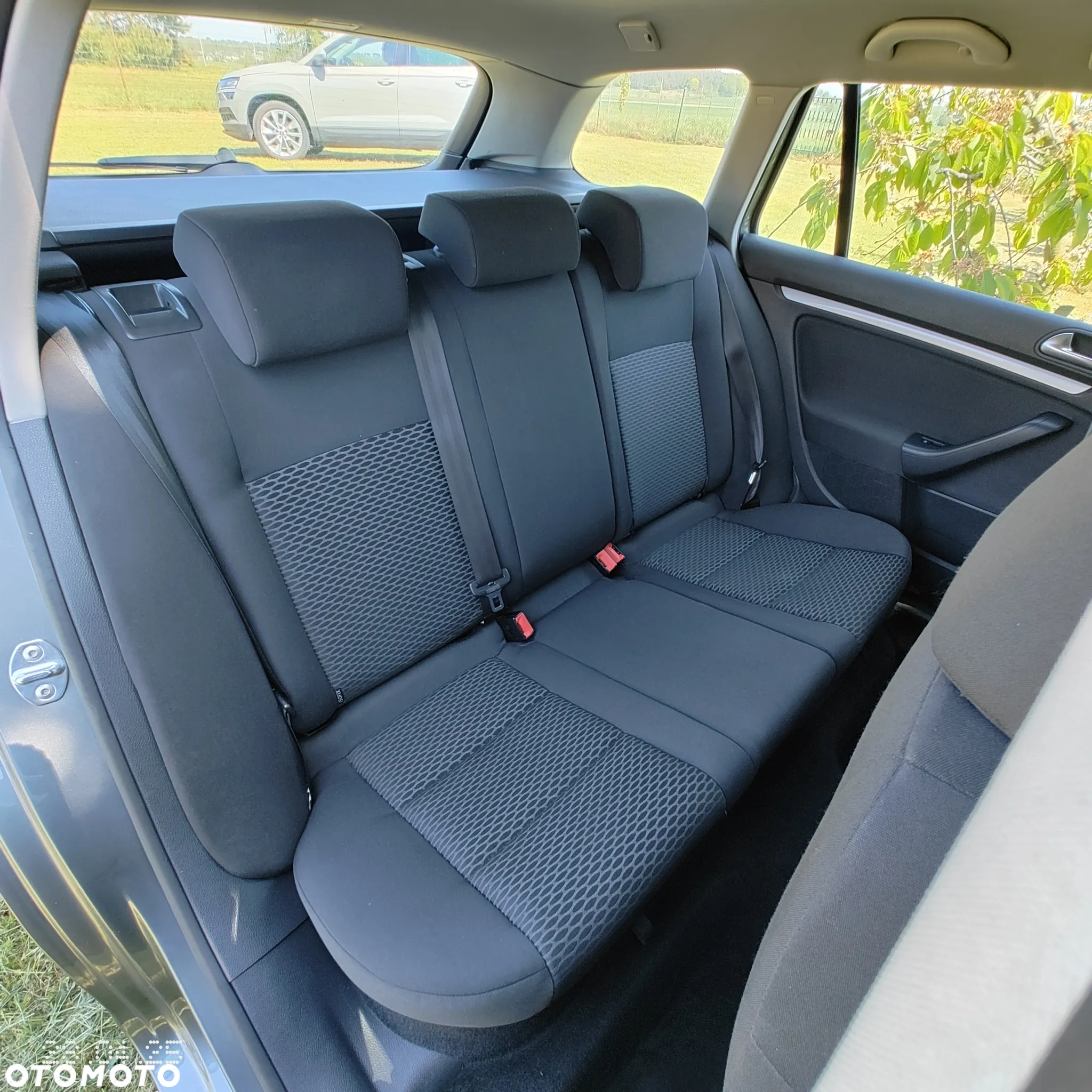 Volkswagen Golf 1.6 TDI DPF Trendline - 19