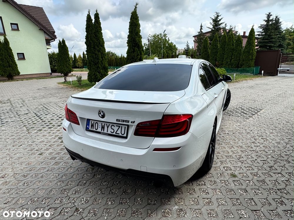 BMW Seria 5 2011 photo 2