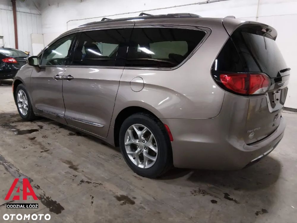 Chrysler Pacifica - 5