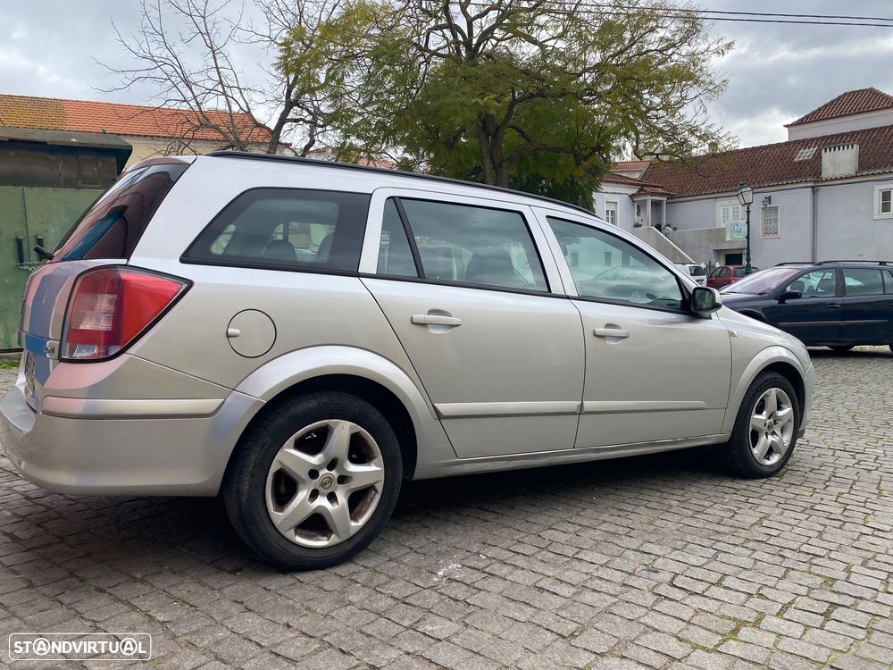 Opel Astra Caravan - 8