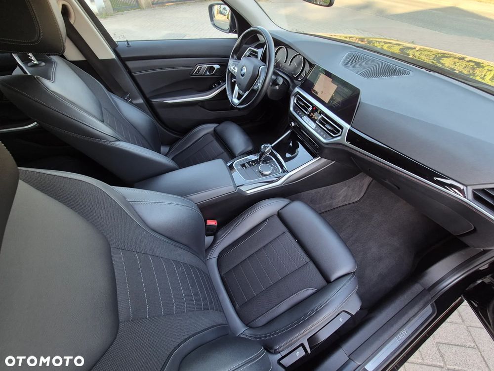 BMW Seria 3 330i Sport Line - 19