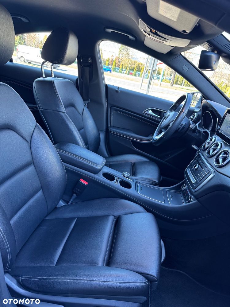 Mercedes-Benz CLA 180 7G-DCT UrbanStyle Edition - 12