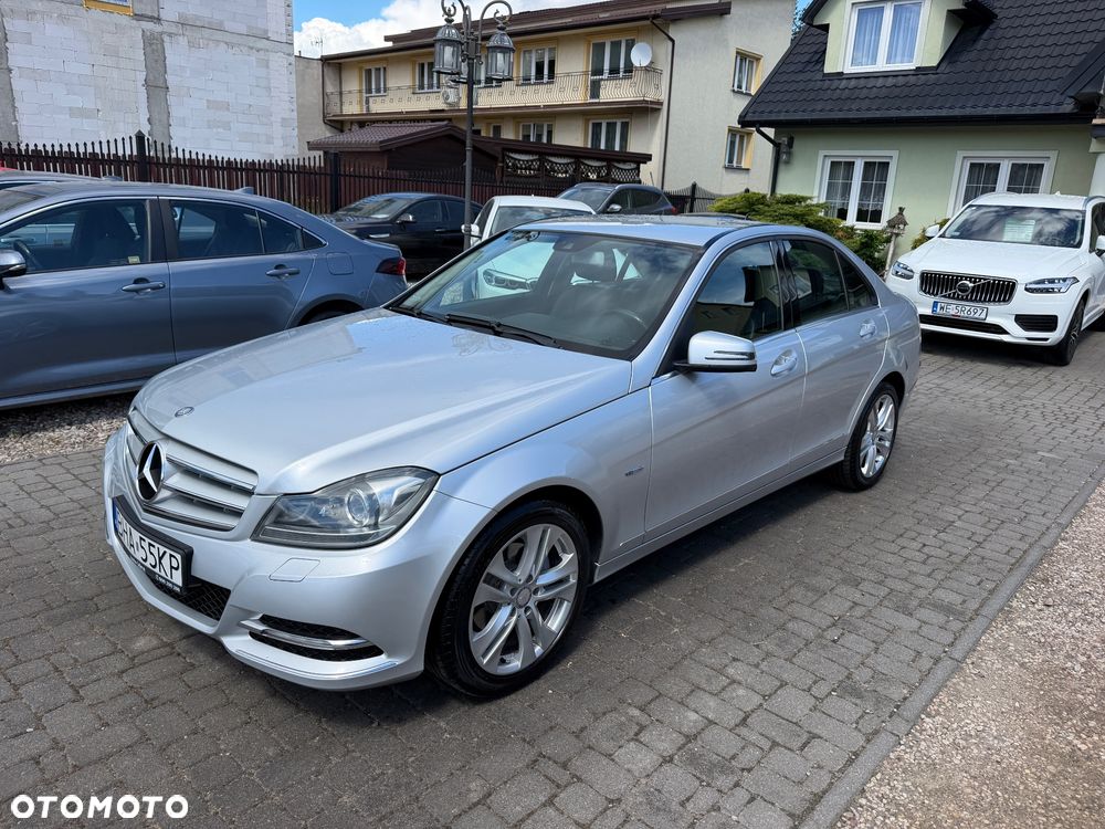 Mercedes-Benz Klasa C 180 CGI BlueEff Avantgarde - 24