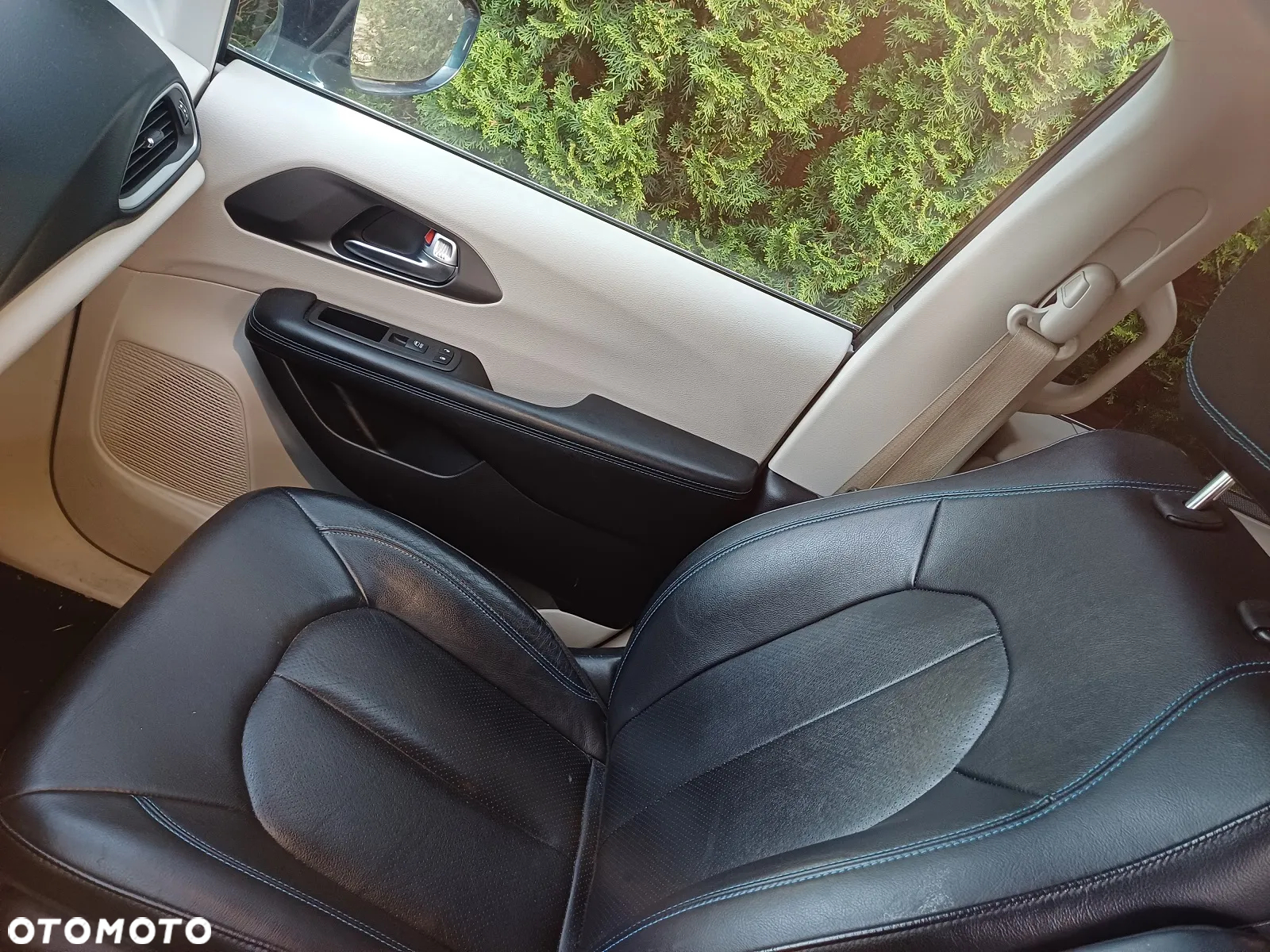 Chrysler Pacifica - 16