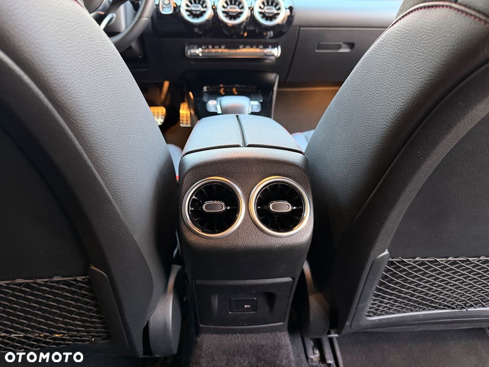 Mercedes-Benz CLA 200 AMG Line 7G-DCT - 30