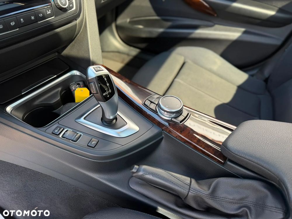 BMW Seria 3 318d Sport Line - 25