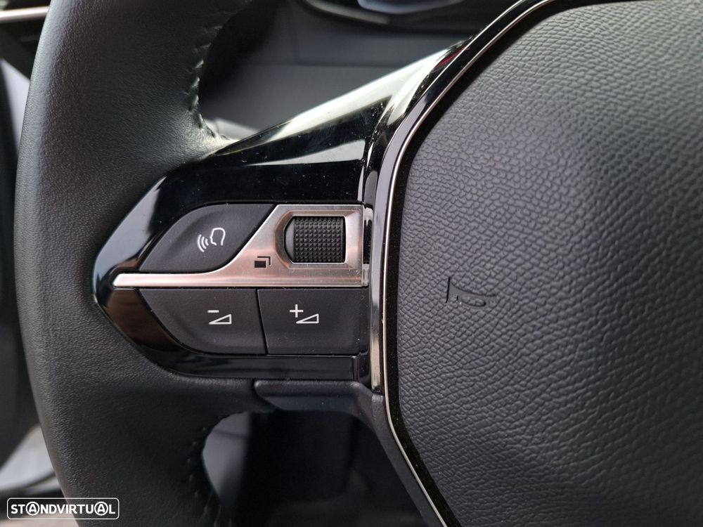 Peugeot 2008 1.2 PureTech Active — fotografia 15