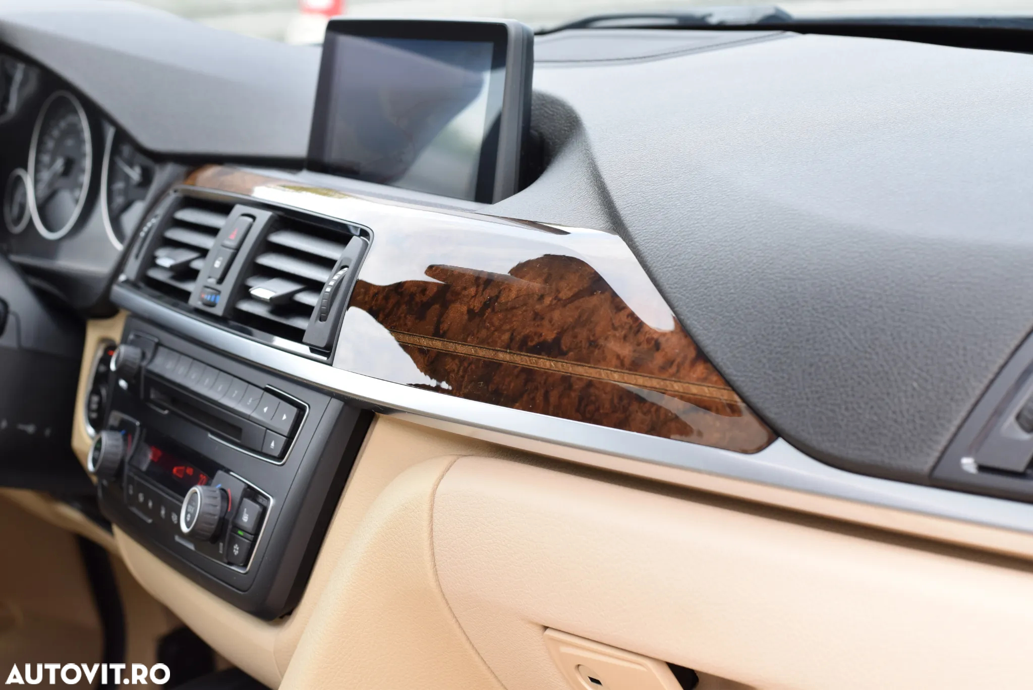BMW Seria 3 320d Aut. Luxury Line - 13