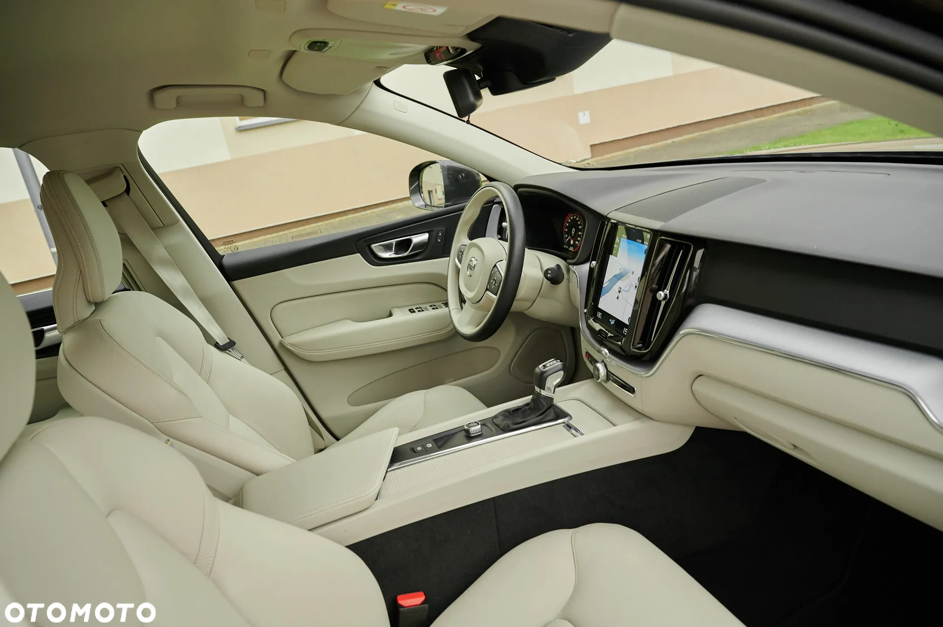 Volvo XC 60 T4 Momentum Pro - 5
