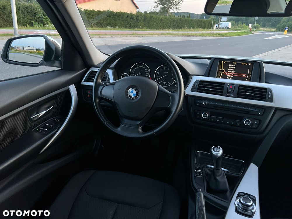 BMW Seria 3 316i Sport Line - 26