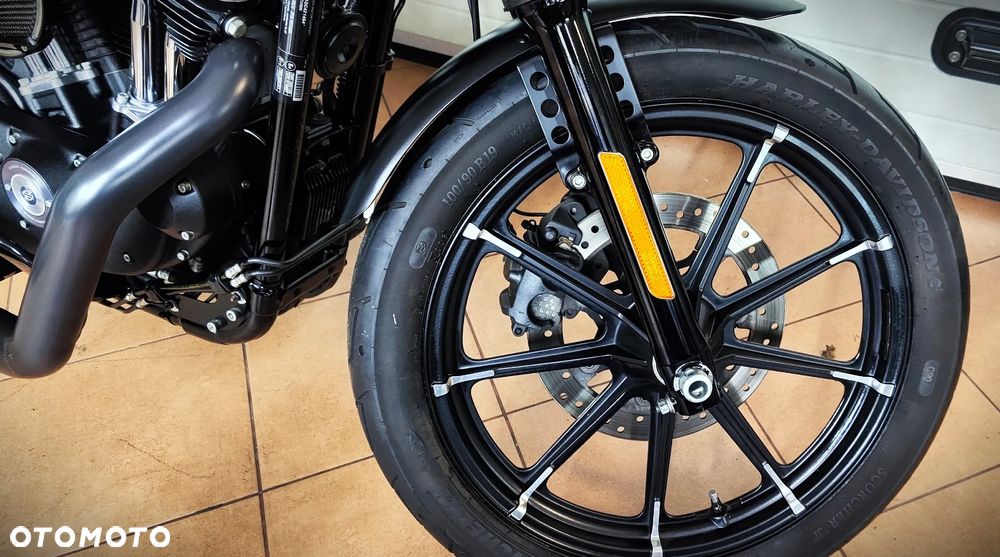 Harley-Davidson Sportster Iron 883 - 26