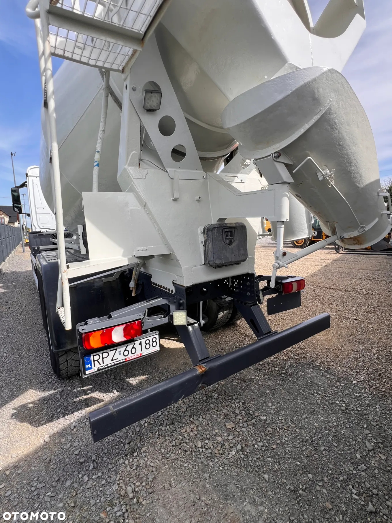 Mercedes-Benz Arocs - 13