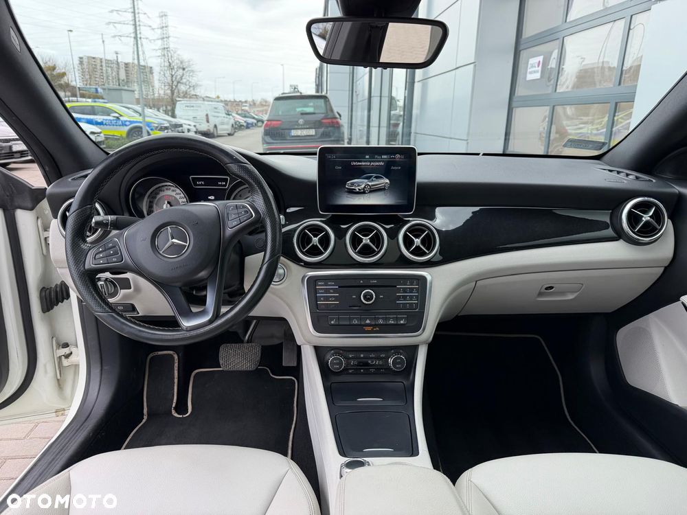 Mercedes-Benz CLA 250 4-Matic AMG Line - 17