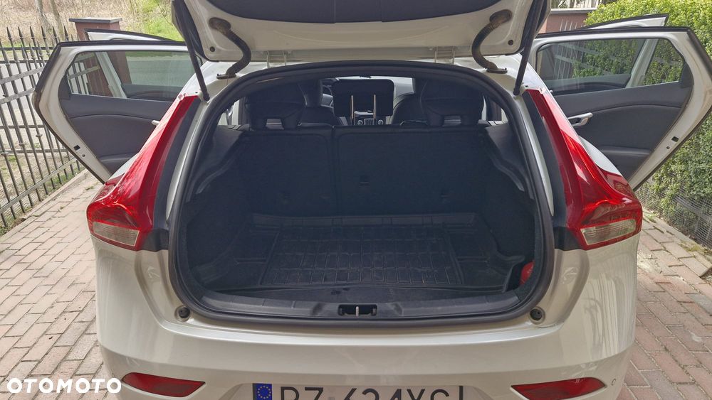 Volvo V40 D3 Drive-E R-Design Momentum - 9