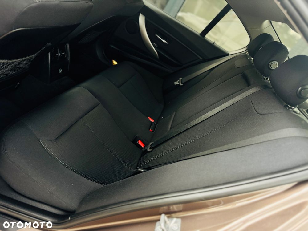 BMW Seria 3 316d DPF Edition Exclusive - 17