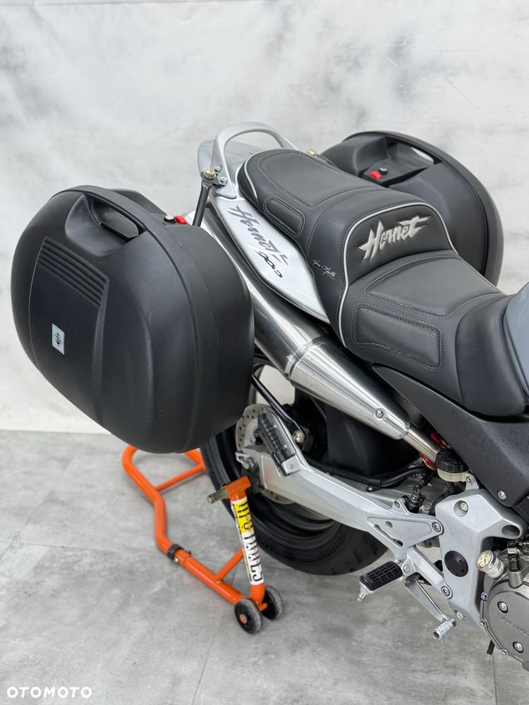 Honda Hornet - 7
