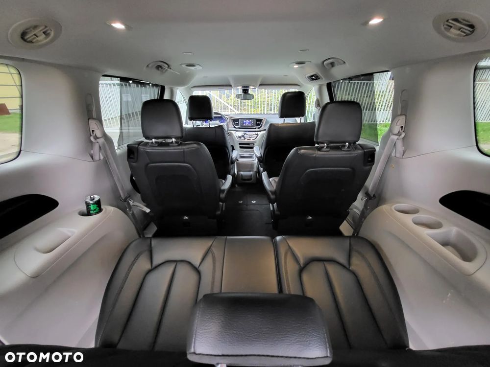 Chrysler Pacifica - 22