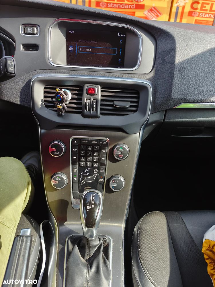 Volvo V40 D2 Powershift Momentum - 23