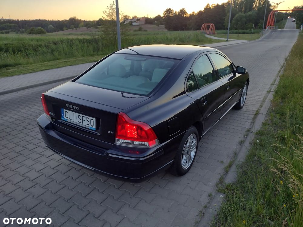 Volvo S60 2.4D5 Momentum - 3