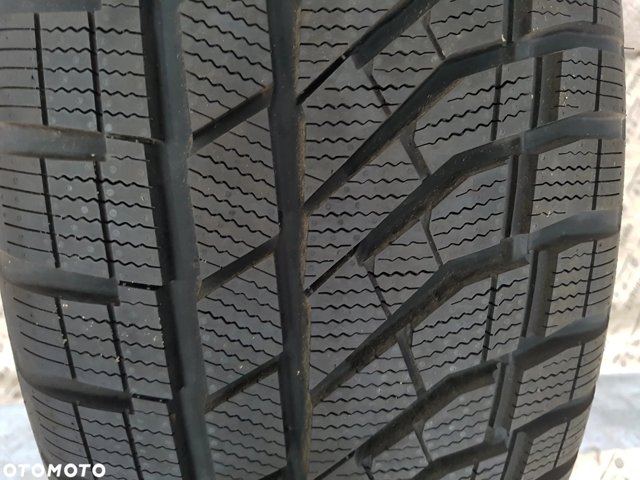 OPONA FALKEN EUROWINTER HS02PRO  235/65R17  235/65/17 - 8