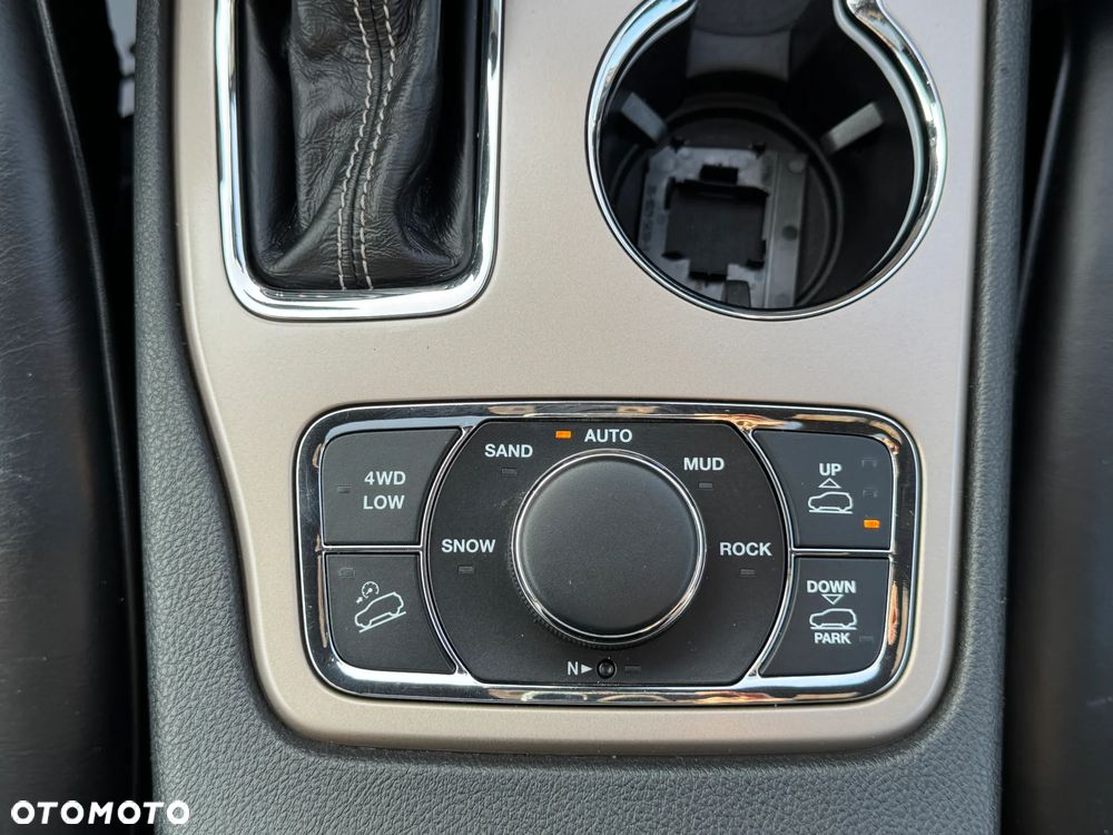 Jeep Grand Cherokee 3.0 CRD Overland Summit - 19