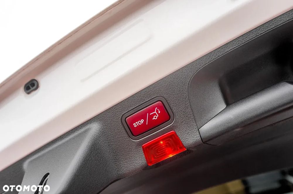 Mercedes-Benz CLA 220 Shooting Brake 7G-DCT AMG Line - 14