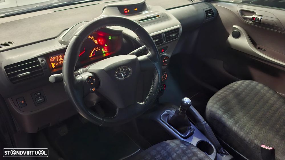 Toyota iQ 1.0 VVT-i Essential+AC - 10