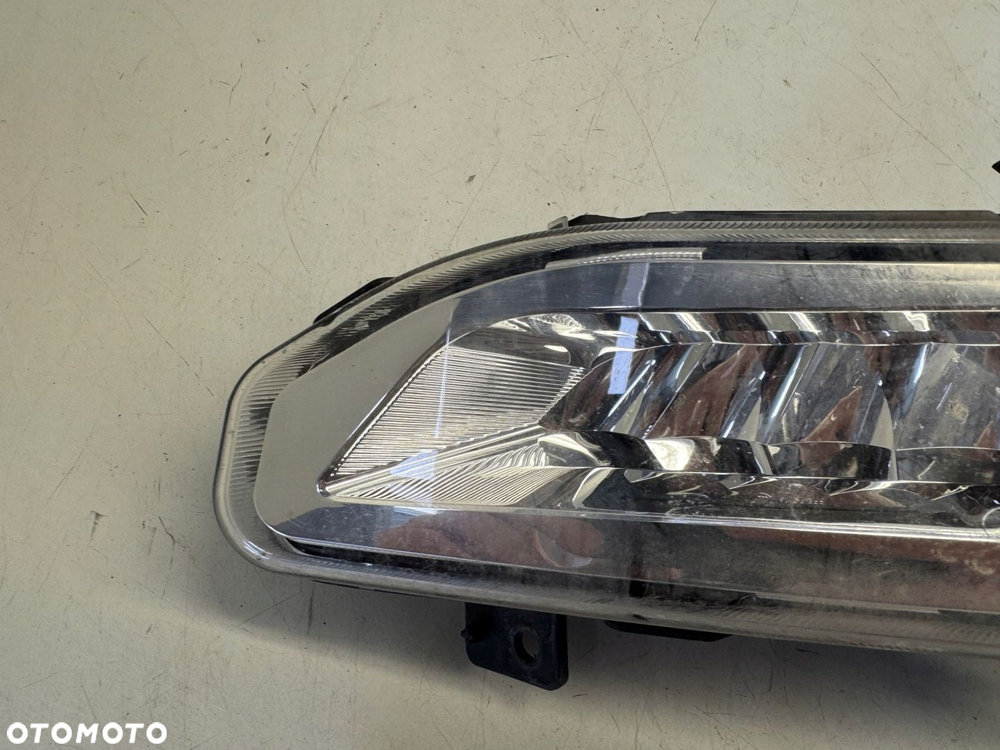 NISSAN MICRA K14 HALOGEN PRAWY PRZÓD 261508995C - 2