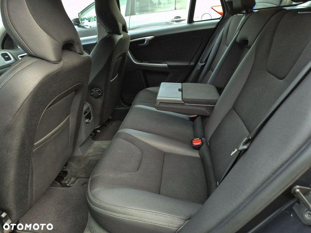 Volvo V60 D3 Momentum - 22