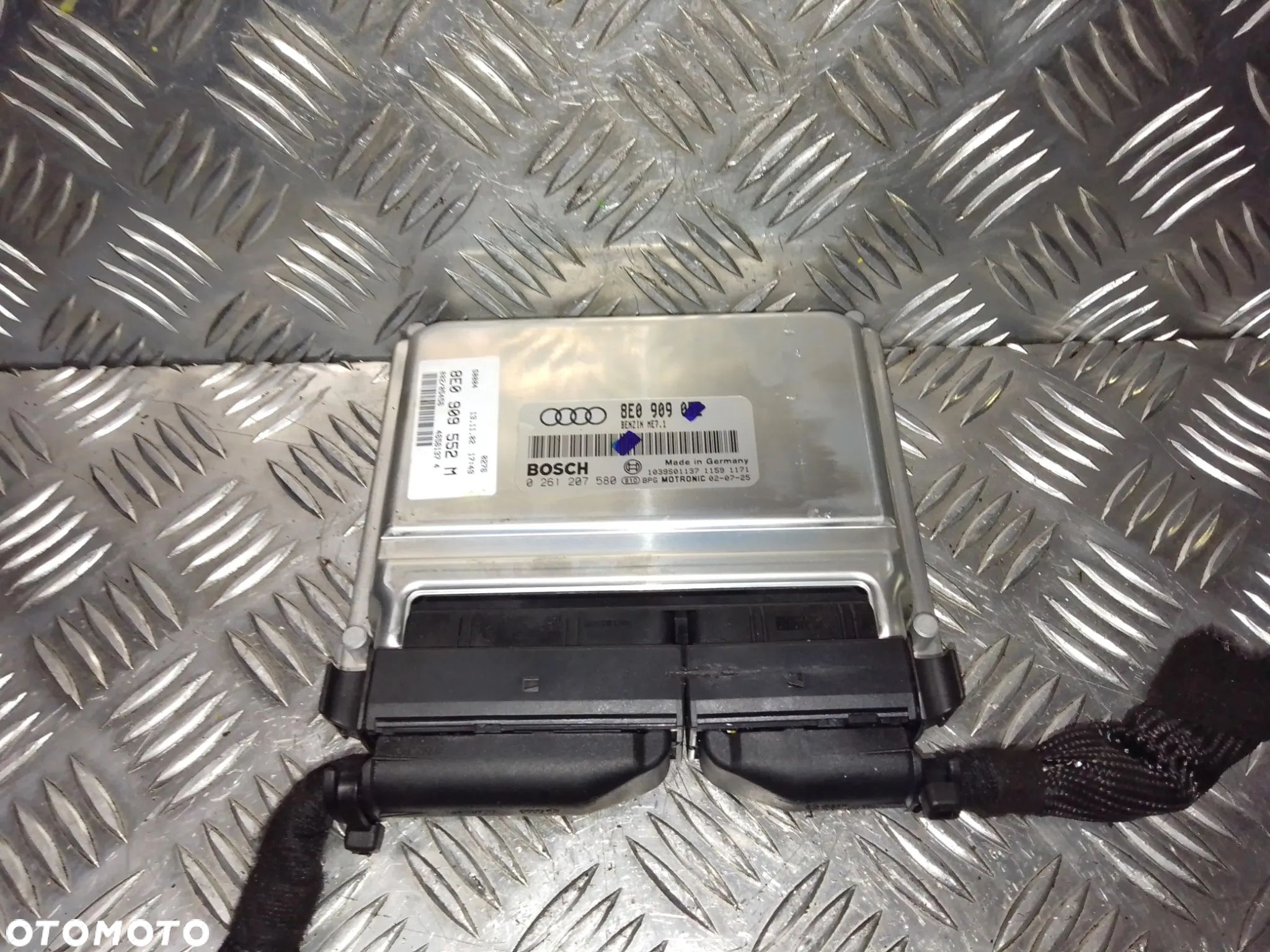 Sterownik silnika AUDI A4 B6 2.4 v6 8E0909052 - 1