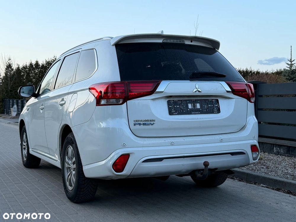 Mitsubishi Outlander Intense + - 2