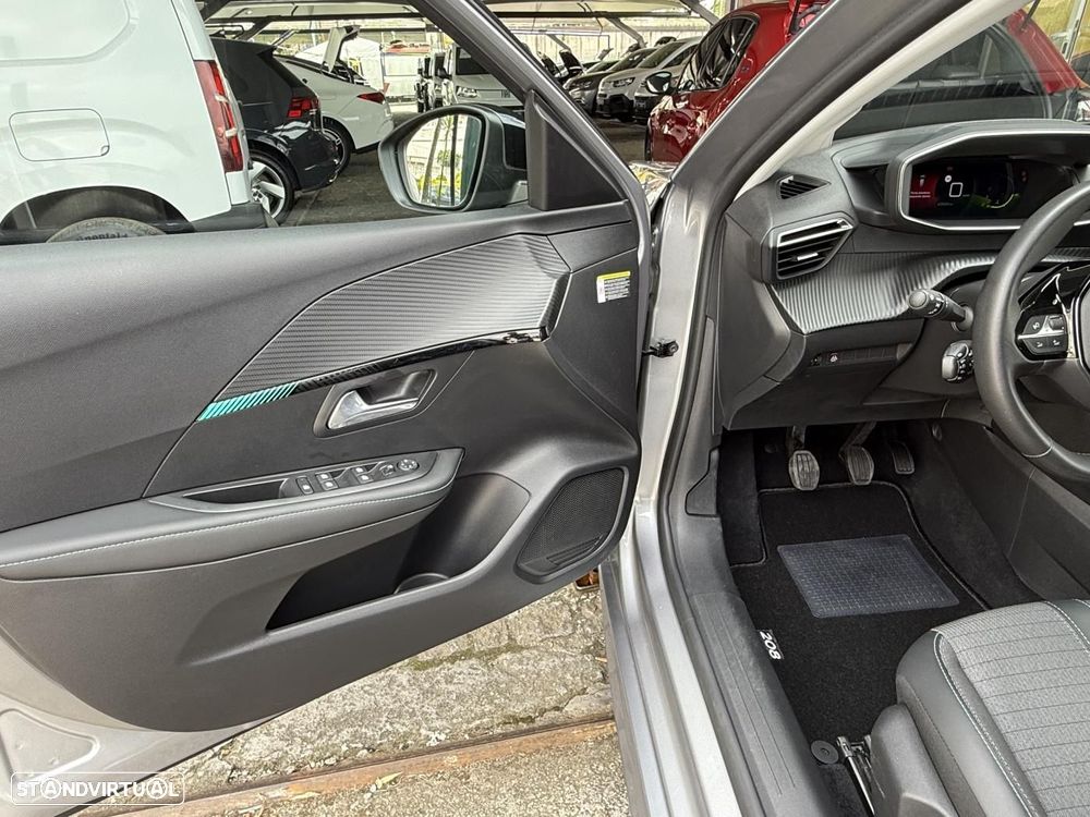 Peugeot 208 1.2 PureTech Allure - 22