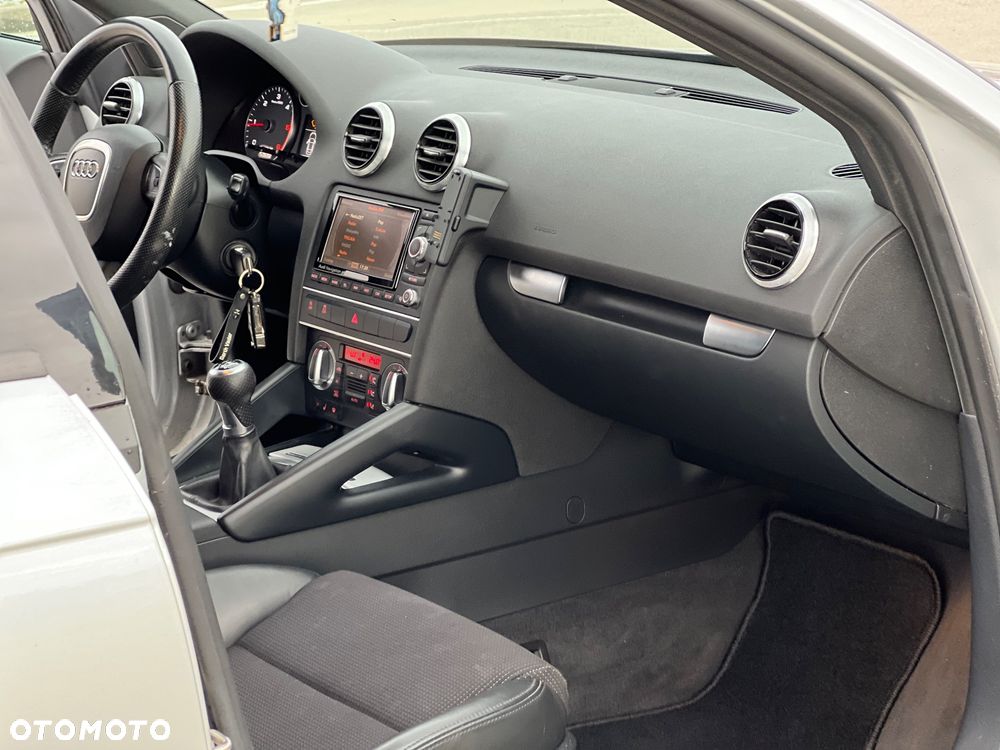 Audi A3 2.0 TDI DPF S line Sportpaket - 31