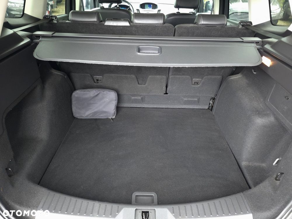Ford Kuga 2.0 TDCi FWD Titanium - 36