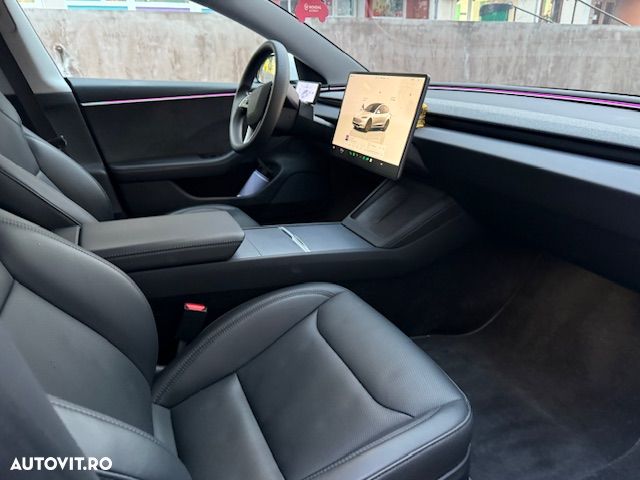 Tesla Model 3 - 9