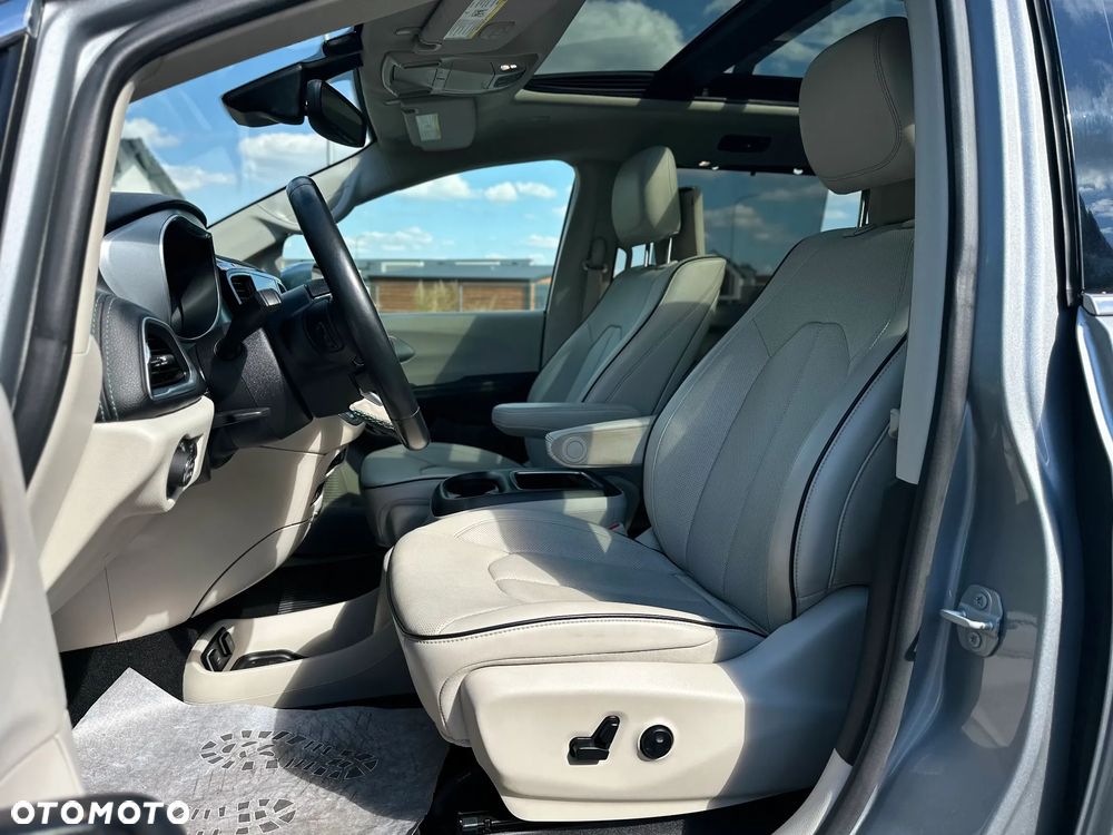 Chrysler Pacifica - 9