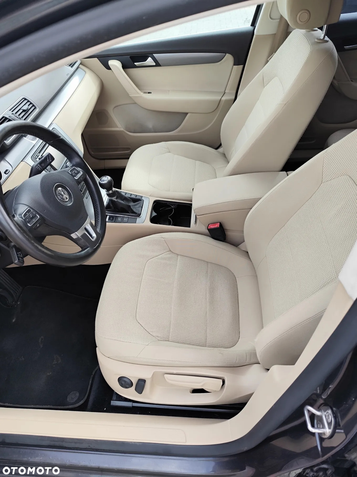 Volkswagen Passat 1.6 TDI DPF BlueMot Comfortline - 13
